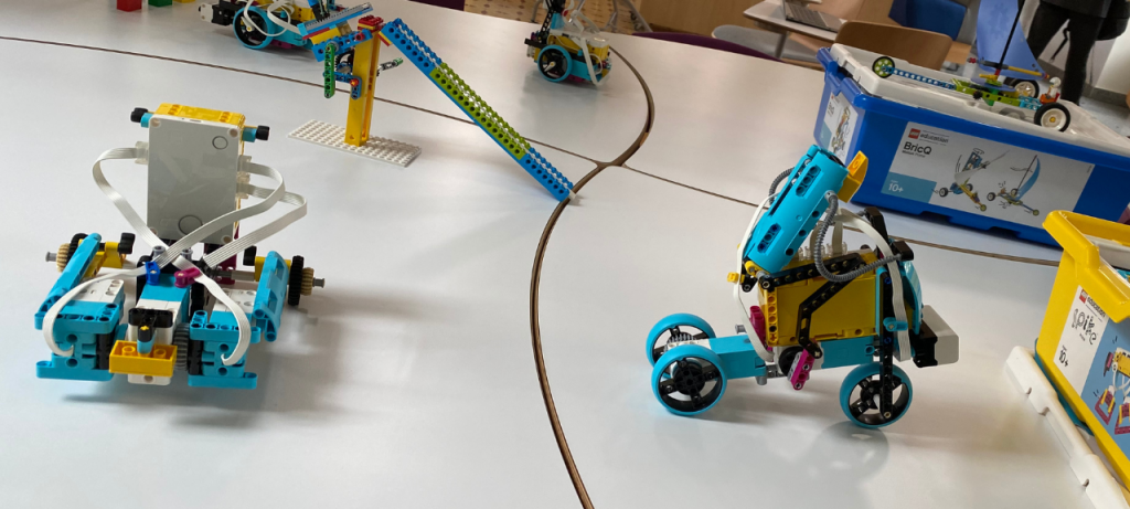 Ejemplos de robots con LegoSpike en el AdF de Logroño (La Rioja)
