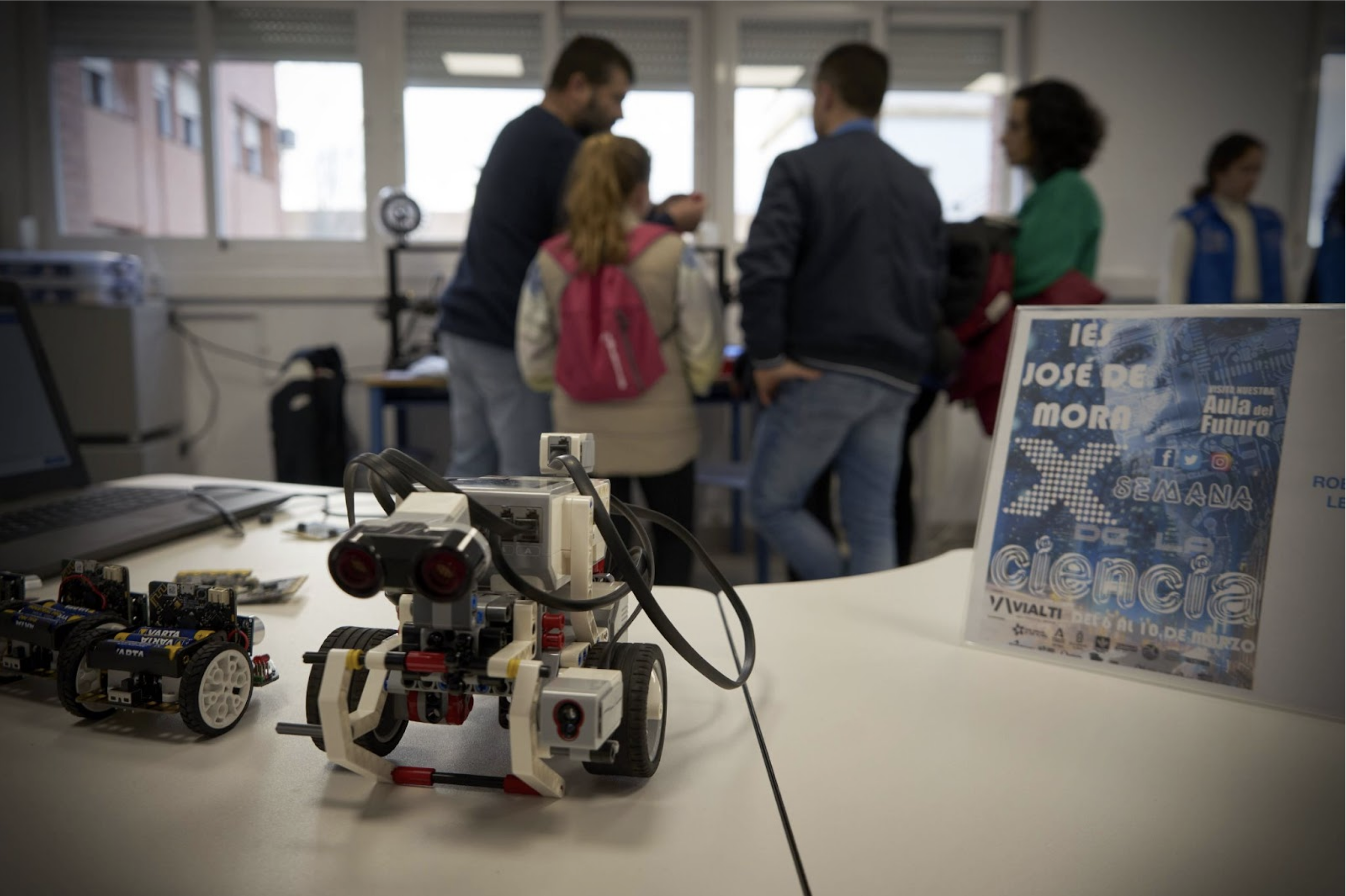 Exposición de robots por la semana de la ciencia en el AdF