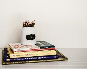 Libros encima de una mesa