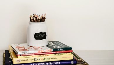 Libros encima de una mesa