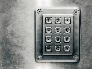 Código en puerta