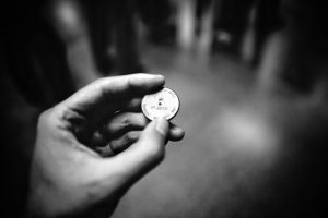 Lanzar una moneda